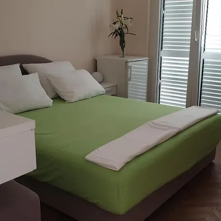 Πανσιόν Double Hvar 15378a 3*