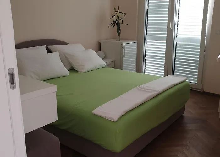 Guest house Double Hvar 15378a 3*