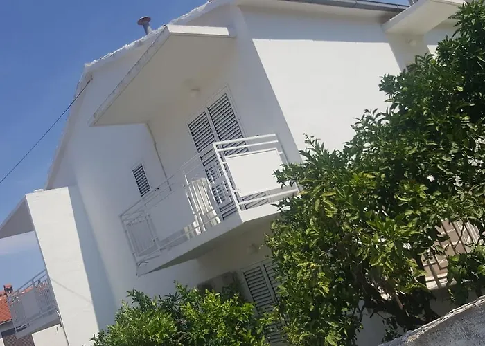 Double Hvar 15378a Guest house